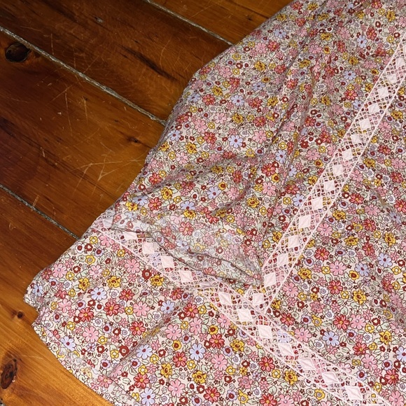 Land’s End size large floral peasant top pink flowers and cotton oversized - Picture 2 of 8